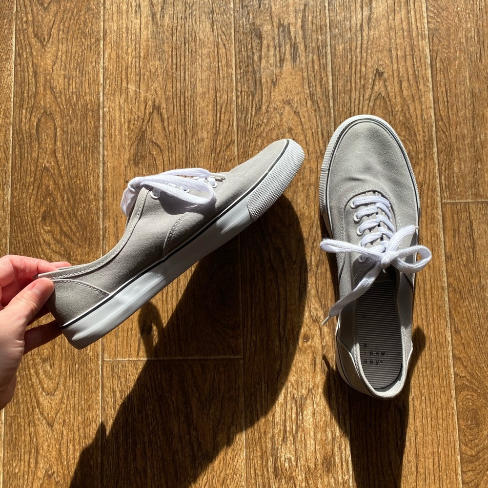 Light gray tennis shoes